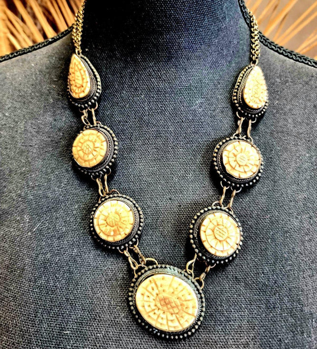 Vintage Chunky 80s Necklace - Yatva
