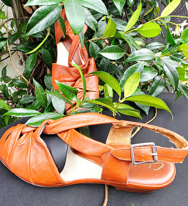 Vintage Clarks Caribees Tan Leather Crossover Slingback Sandals - Yatva