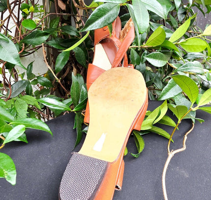 Vintage Clarks Caribees Tan Leather Crossover Slingback Sandals - Yatva