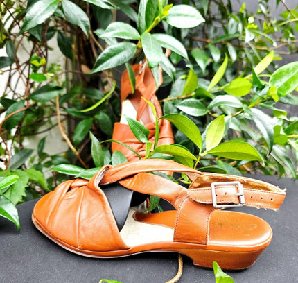 Vintage Clarks Caribees Tan Leather Crossover Slingback Sandals - Yatva