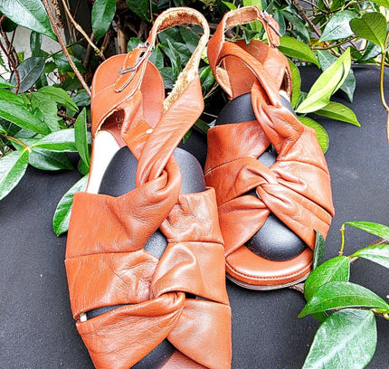 Vintage Clarks Caribees Tan Leather Crossover Slingback Sandals - Yatva