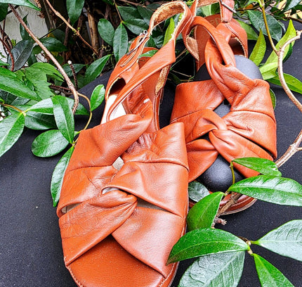 Vintage Clarks Caribees Tan Leather Crossover Slingback Sandals - Yatva