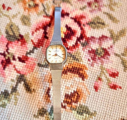 Vintage Commodoor Quartz Watch - Yatva