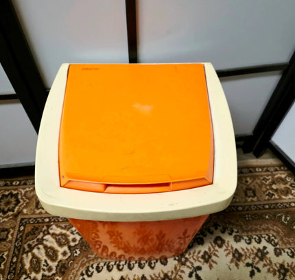 Vintage Curver Waste/Trash Can - Yatva