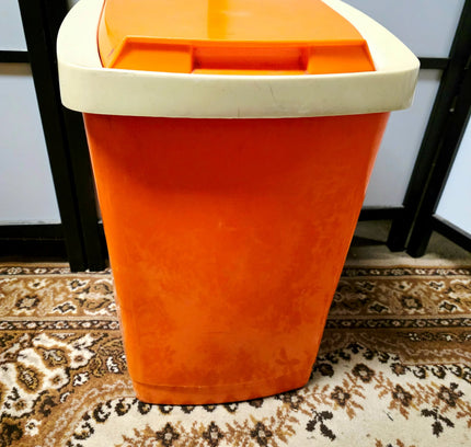 Vintage Curver Waste/Trash Can - Yatva