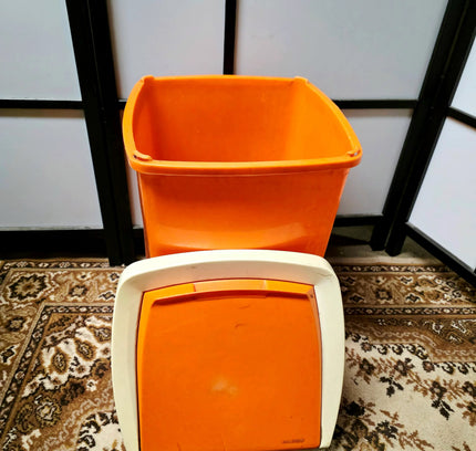 Vintage Curver Waste/Trash Can - Yatva