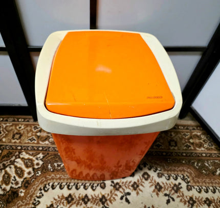 Vintage Curver Waste/Trash Can - Yatva