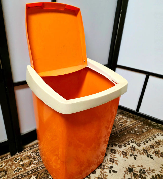 Vintage Curver Waste/Trash Can - Yatva
