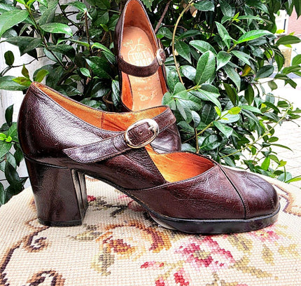 Vintage Deadstock Brand New 60s Tout Paris Shoes - Yatva