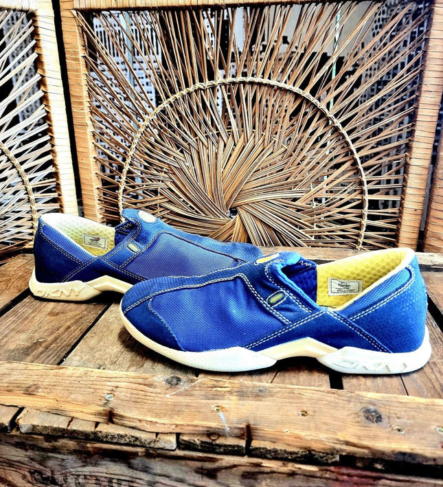 Vintage DKNY Trainers - Yatva