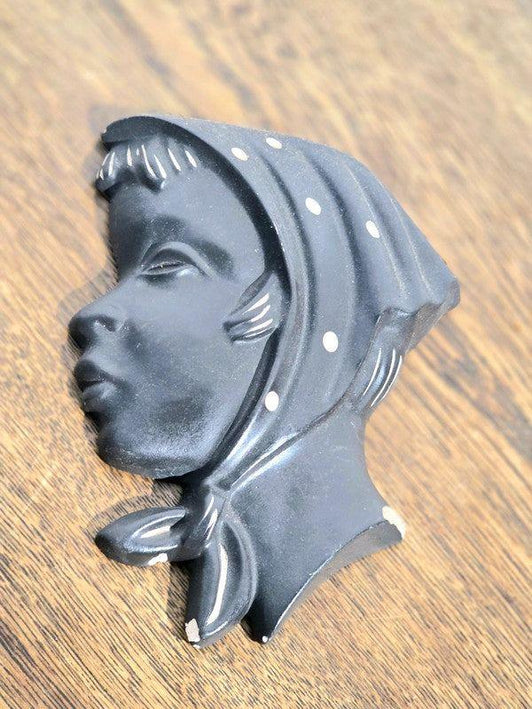 Vintage Duron chalkware wall plaque - Yatva