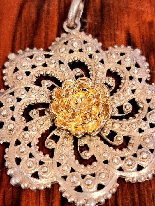 Vintage Floral Pendant - Yatva