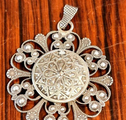 Vintage Floral Pendant - Yatva