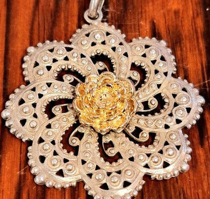 Vintage Floral Pendant - Yatva
