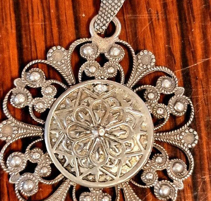 Vintage Floral Pendant - Yatva