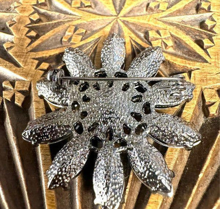 Vintage Flower Brooch - Yatva