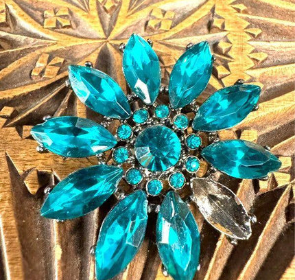 Vintage Flower Brooch - Yatva