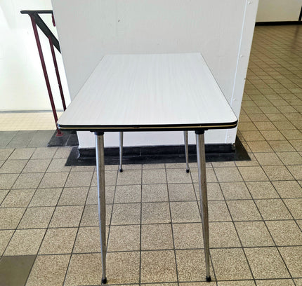Vintage Formica Kitchen Table (1950s / 1960s) - Yatva