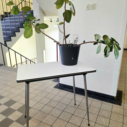 Vintage Formica Kitchen Table (1950s / 1960s) - Yatva