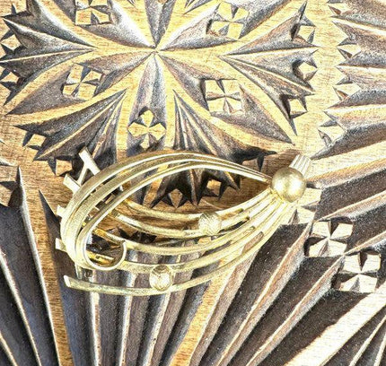 Vintage Golden Brooche - Yatva