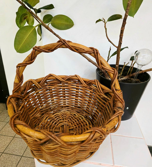 Vintage Hand - Woven Wicker Harvest Basket - Yatva