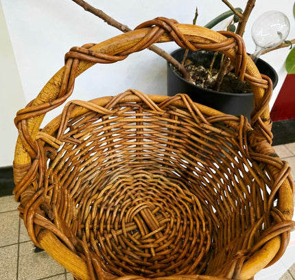 Vintage Hand - Woven Wicker Harvest Basket - Yatva