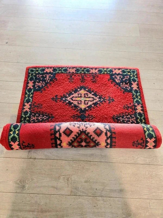 Vintage Handmade Tribal Medallion Rug (95 x 150 cm) - Yatva