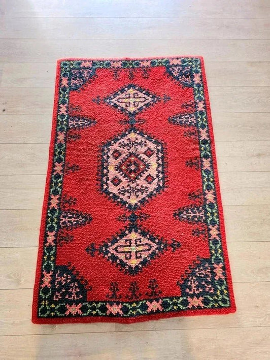 Vintage Handmade Tribal Medallion Rug (95 x 150 cm) - Yatva