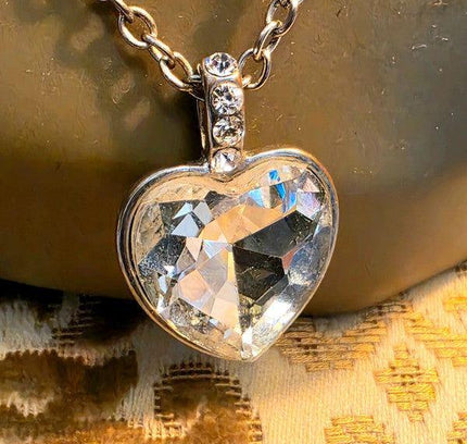 Vintage Heart Pendant Necklace - Yatva