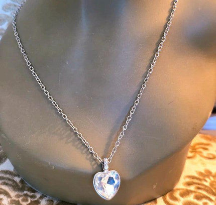 Vintage Heart Pendant Necklace - Yatva