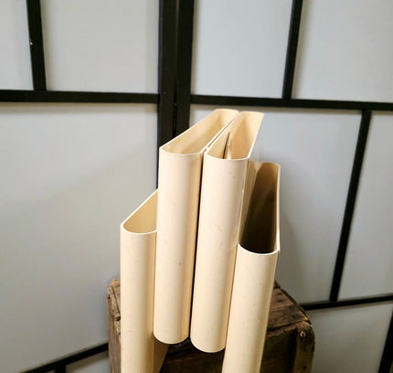 Vintage Kartell 4676 Magazine Rack by Giotto Stoppino | Cream 1970s Italian Design - Yatva