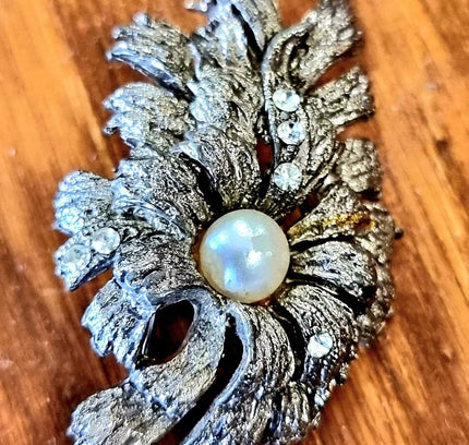 Vintage Leaf Brooch - Yatva