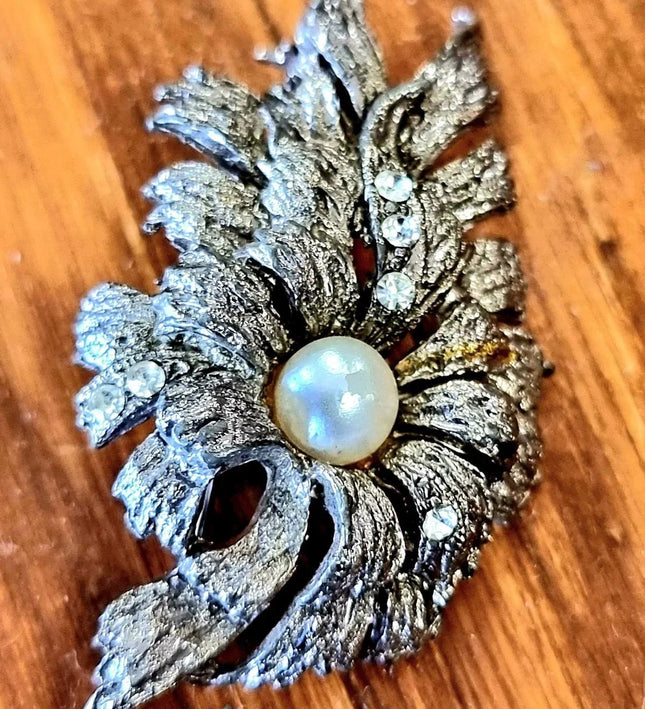Vintage Leaf Brooch - Yatva
