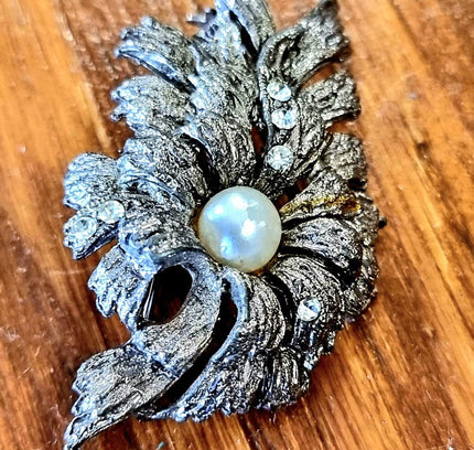Vintage Leaf Brooch - Yatva