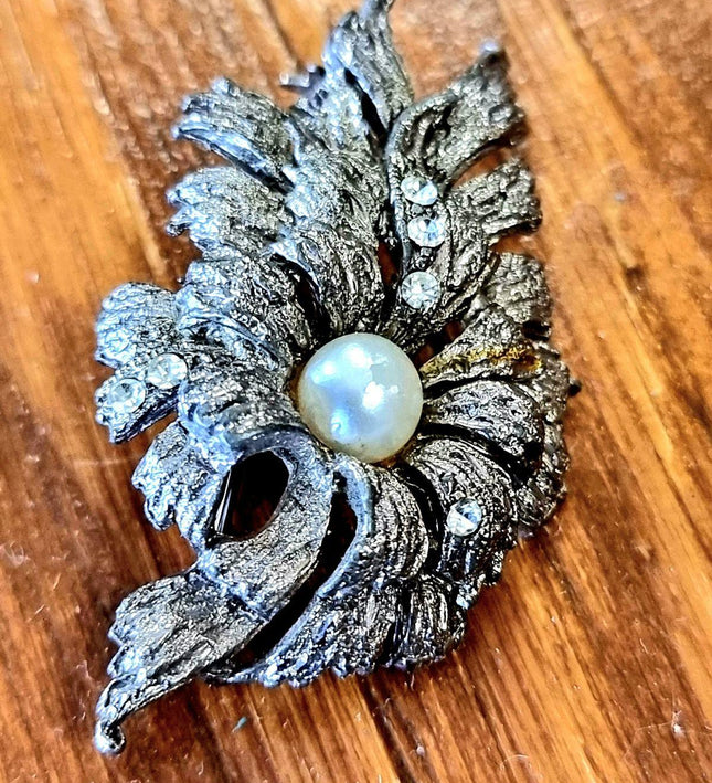 Vintage Leaf Brooch - Yatva