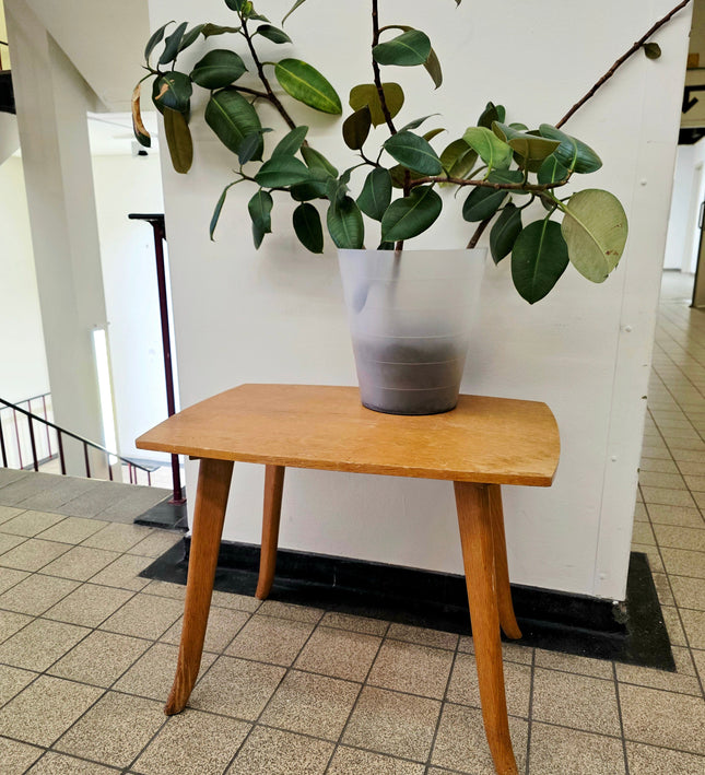 Vintage Mid - Century Modern Side Table – Scandinavian - Yatva