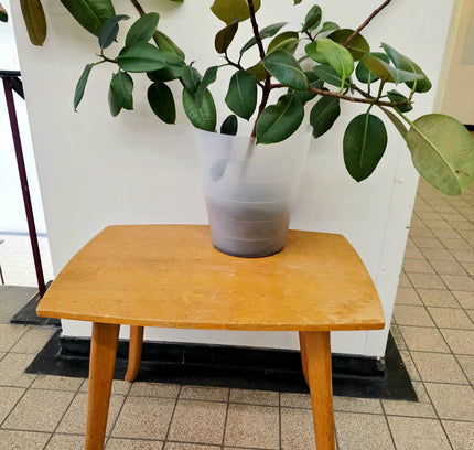 Vintage Mid - Century Modern Side Table – Scandinavian - Yatva