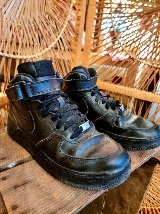Vintage Nike Air Force 1 Sneakers - Yatva