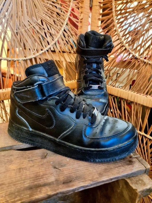 Vintage Nike Air Force 1 Sneakers - Yatva