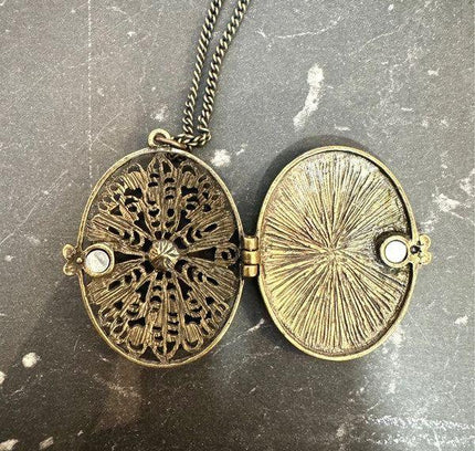 Vintage Photo Locket Necklace - Yatva