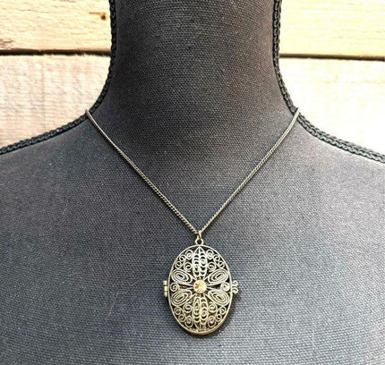 Vintage Photo Locket Necklace - Yatva