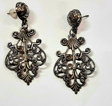 Vintage Pierced Earings - Yatva