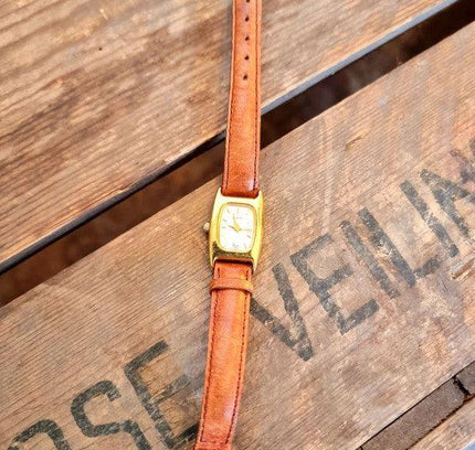Vintage Quartz Watch - Yatva