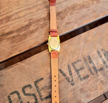 Vintage Quartz Watch - Yatva