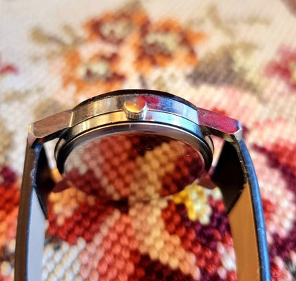 Vintage Quartz Watch - Yatva