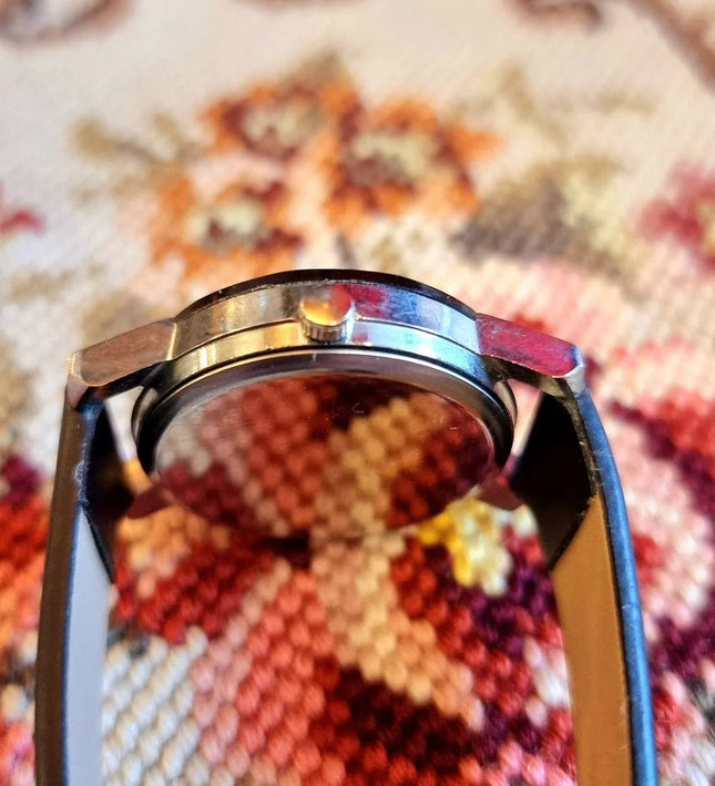 Vintage Quartz Watch - Yatva
