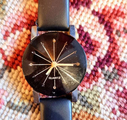 Vintage Quartz Watch - Yatva