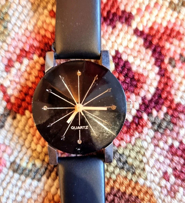 Vintage Quartz Watch - Yatva