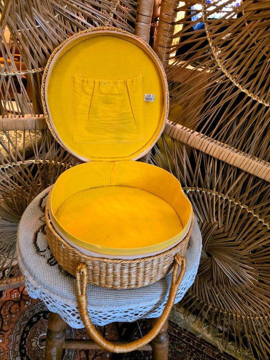 Vintage Round Rattan Hand Bag - Yatva