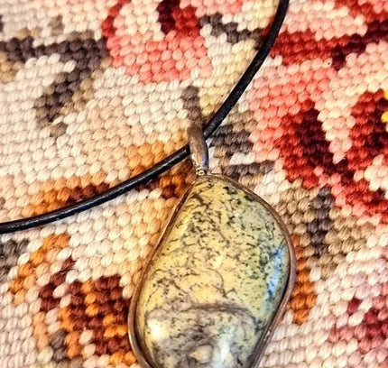 Vintage Serpentine Pendant Necklace - Yatva